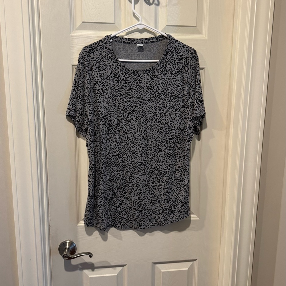 Old Navy Black and Gray Leopard Print Short Sleeve Top